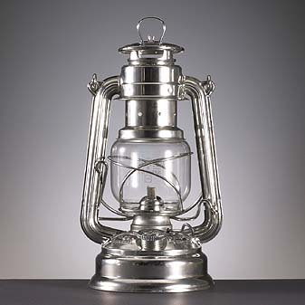 Sturmlaterne Feuerhand Früher hing sie auf allen Baustellen. Heute etwas für Kenner.