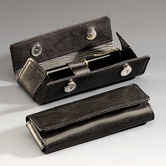 In klassischem Design für 2 Schreibgeräte. Von Treuleben & Bischof.