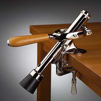 Tisch-Entkorkmaschine Rapid Nomen est omen. Schneller geht´s nicht.