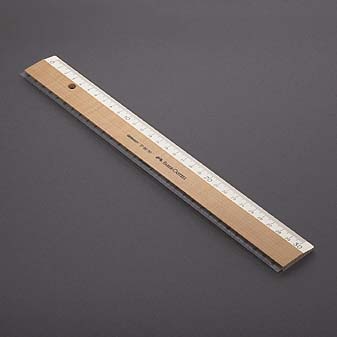Holz-Lineal 30 cm von Faber-Castell Kein Design-Objekt sondern ein ehrliches Holz-Lineal.