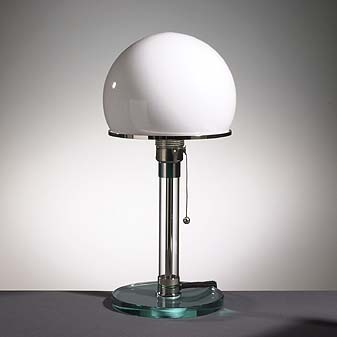 Wagenfeld-Tisch-Lampe Beleuchtung im Stile klassischer Moderne.