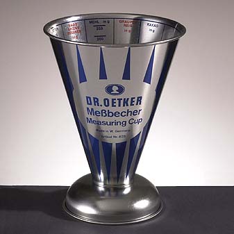 Es ist nicht unser einziger Meßbecher. Das Design hat es uns angetan.