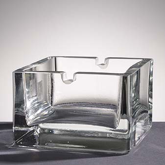 Aschbecher aus Glas eckig Transparent und schwer zugleich. Es muss nicht immer Porzellan sein.