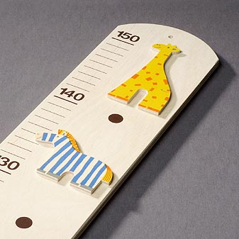  Aus Birkensperrholz mit ausgesägten und bemalten Figuren.