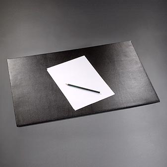 Schlicht und schörkellos aus einem schönen großen Stück Leder.