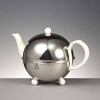  Ein Klassiker: Warmer Tee durch Edelstahl, Filz und Steingut.