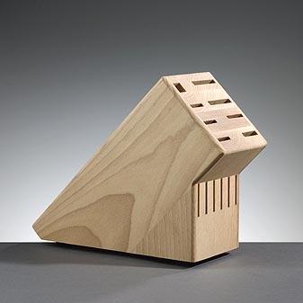  Für 7 Messer unterschiedlicher Größen und einen Wetzstahl.