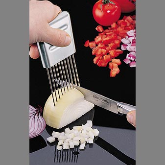  Gleichmäßige Scheiben oder Würfel von Zwiebeln, Gemüse oder Obst