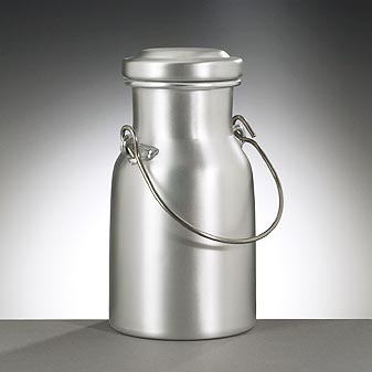 Aluminium-Milchkanne Für 2 Liter frisch Gemolkenes.