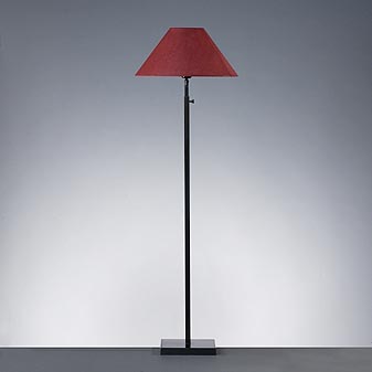 Lampe aus Metall (höhenverstellbar) Höhenverstellbar zwischen 120 und 168 cm. Der Kopf ist beweglich.