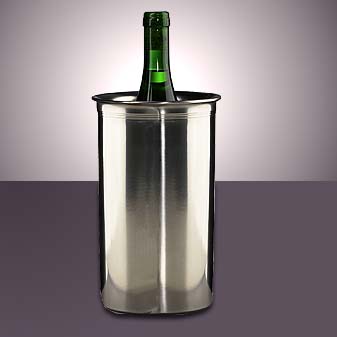  Wein, Sekt oder Wasser. Aus einem kleinen dänischen Betrieb.