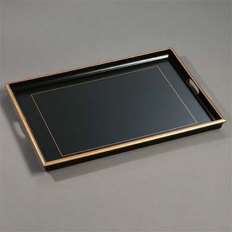  Die Kanten von Hand vergoldet, unten mit grünem Filz beklebt.