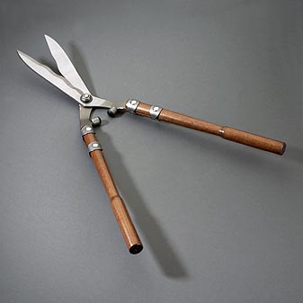 Hecken Schere mit Eschenholzgriffen Mit geschmiedeten Klingen und Metallarmierung. Länge Blatt 20 cm.