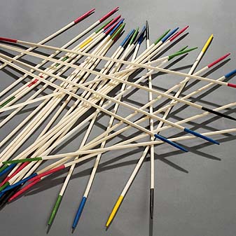  Extra groß für drinnen und draußen. Set aus 31 Holzstäben, 93 cm lang.