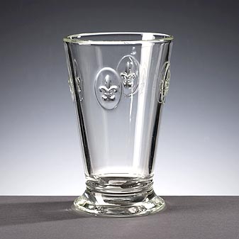 Aus einer der ältesten Glasfabriken Frankreichs. Fassen 1/3 Liter.