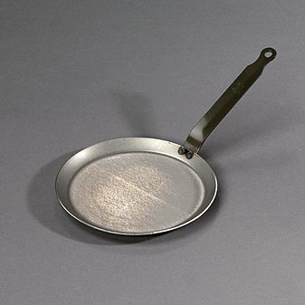  Extra niedriger Rand um das Crepe-Backen zu erleichtern.