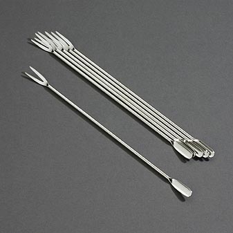  Um das Fleisch aus den geöffneten Scheren zu holen.