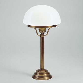  Der opalfarbene Schirm strahlt ein angenehmes Licht nach oben ab.