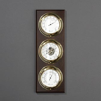  Aus Schwenningen, Schwarzwald, Zentrum der feinmechanischen Industrie.