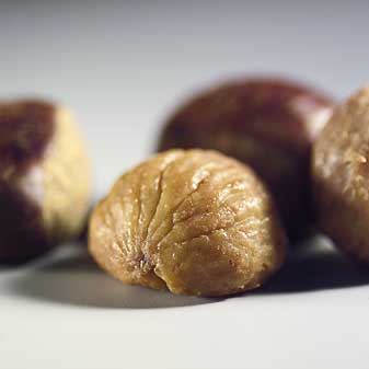  Eßkastanien sind eine herrliche Beilage zu Wild, Geflügel oder Braten.