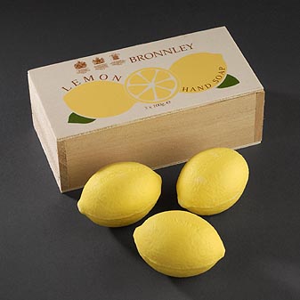 Zitronen-Seifen 3x100g von Bronnley Bronnley ist berühmt für seine charakteristischen Zitronenseifen.