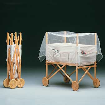 Ziehharmonika-Babybett Sehr schöner Stubenwagen aus dem Piemont mit durchdachter Funktion.