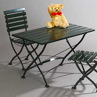 Kinder-Gartentisch grün Elegante Gartenmöbel für Kinder.