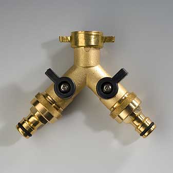  Um direkt am Außenhahn zwei Schläuche anzuschließen.