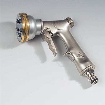  Präzise gefertigt, langlebig, robust. Aus Messing.