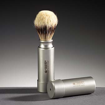 Dovo Reise-Rasierpinsel Handgezupfter Dachshaar-Pinsel in Edelstahl Transportröhre.