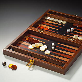  Eines der ältesten Spiele der Welt. Kasten aus Mahagoni und Lederbezug