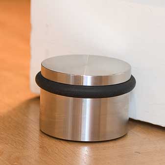 Türstopper Big PUK 63 mm 2,2 kg schwer. Den schiebt so leicht nichts weg.