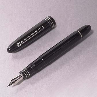 OMAS Füllfederhalter MoMA (Museum of Modern Art) Kompromißlos schlichtes Design aus edlen Materialien.