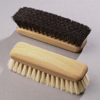 Roßhaar-Polierbürste Stabiles Ross-Schweifhaar und geöltes Buchenholz.