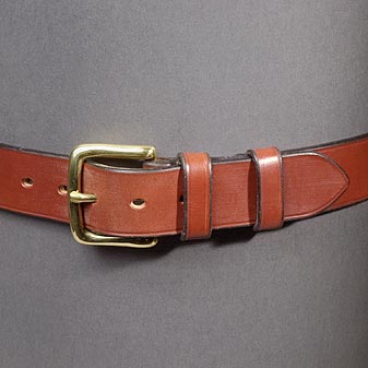  Ein breiter Gürtel für "sportliches" Outfit.