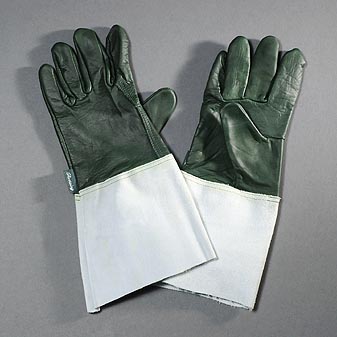 Schützen die Unterarme auch vor Dornen, Stacheln und Gestrüpp.