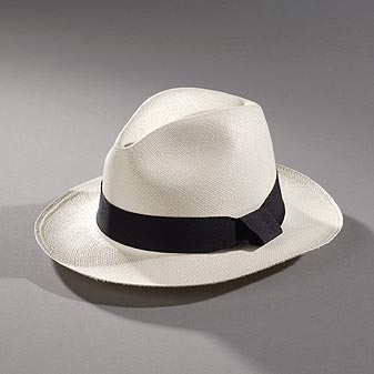  Viele berühmte Köpfe trugen ihn: Hemmingway, Churchill, und Napoleon.