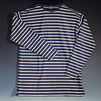  Aus 100%iger, elastisch gewirkter und angenehm zu tragender Baumwolle.