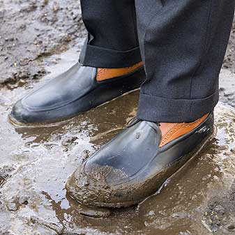 Besonders robuste Ausführung. Sohle und Absatz mit guter Bodenhaftung.