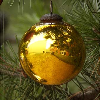 6 Glatte Weihnachtskugeln 11cm Aus dickwandigem Glas, mindestens 2 mm stark, dadurch sehr robust.