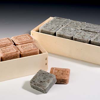 24 Lavendel- oder Rosenseifen Ein kleines Stück Provence für Ihr Gästebad.